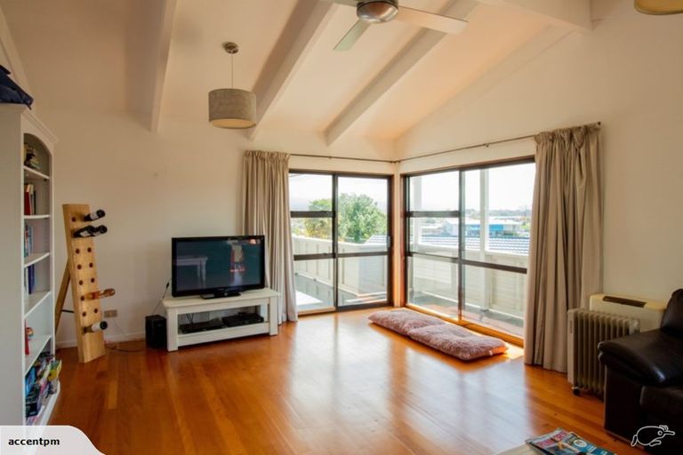 Photo of property in 18 Margaret Drive, Omokoroa, 3114