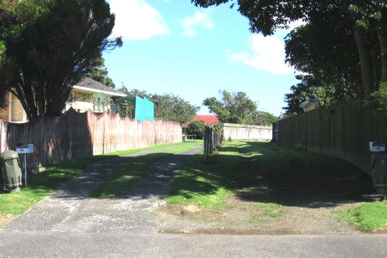 Photo of property in 20 London Street, Te Atatu Peninsula, Auckland, 0610