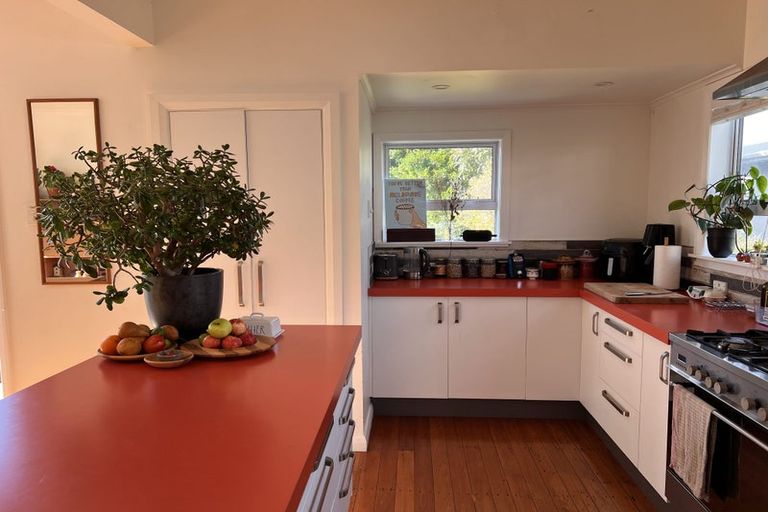 Photo of property in 123 Queens Drive, Lyall Bay, Wellington, 6022