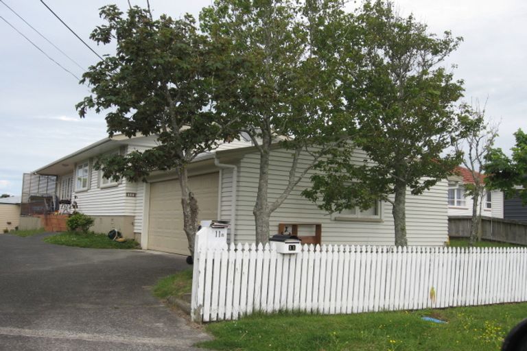 Photo of property in 2/11 Merton Avenue, Glenfield, Auckland, 0627