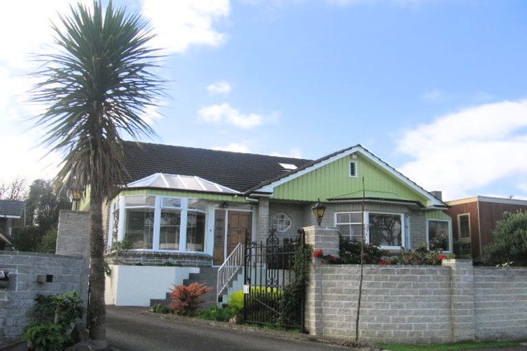 Photo of property in 38 Wai-iti Crescent, Woburn, Lower Hutt, 5010