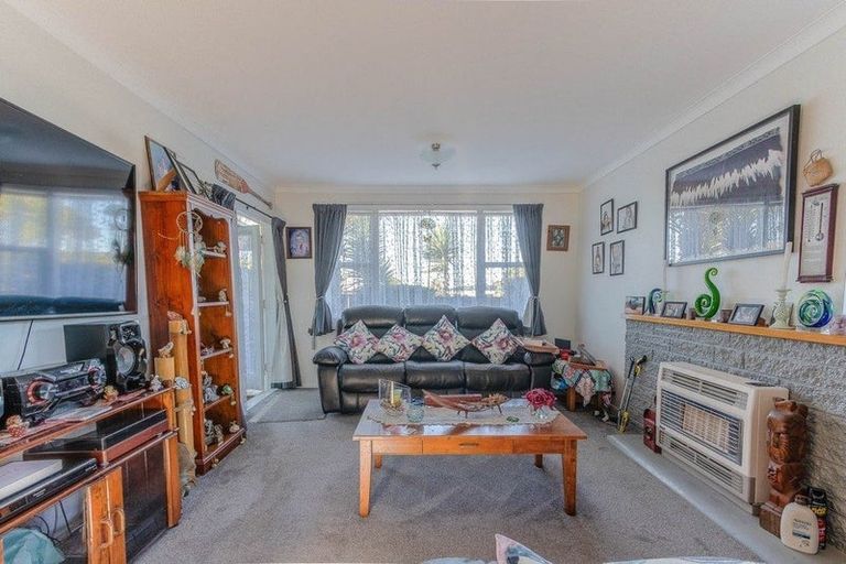 Photo of property in 2 Kuaka Place, Castlecliff, Whanganui, 4501