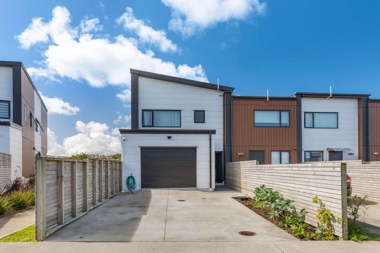 Photo of property in 27 Sun Orchid Avenue, Wiri, Auckland, 2104