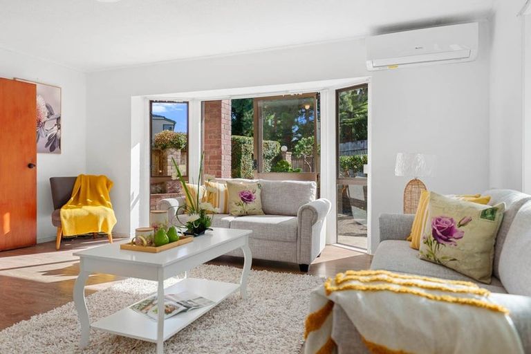 Photo of property in 1/22 Cornelian Crescent, Half Moon Bay, Auckland, 2012