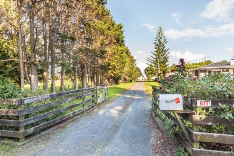 Photo of property in 671 Karaka Road, Karaka, Papakura, 2580