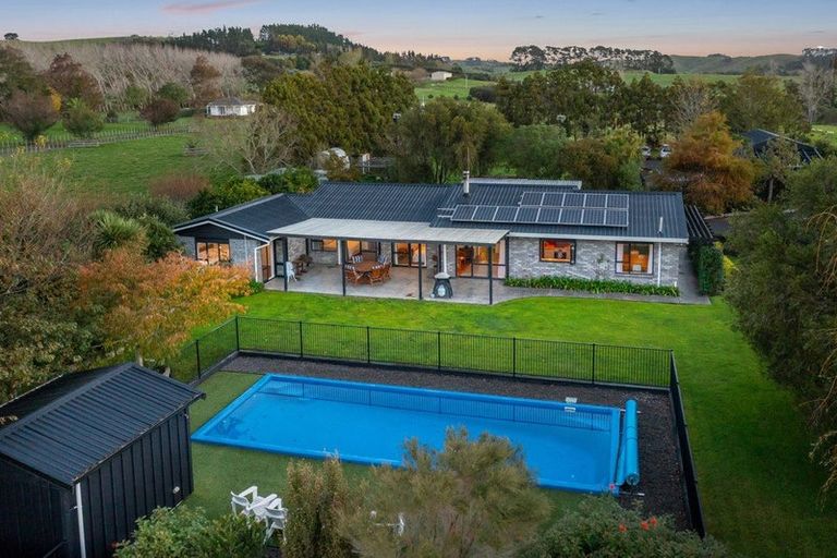 Photo of property in 1343 Kahikatea Flat Road, Kaukapakapa, 0871