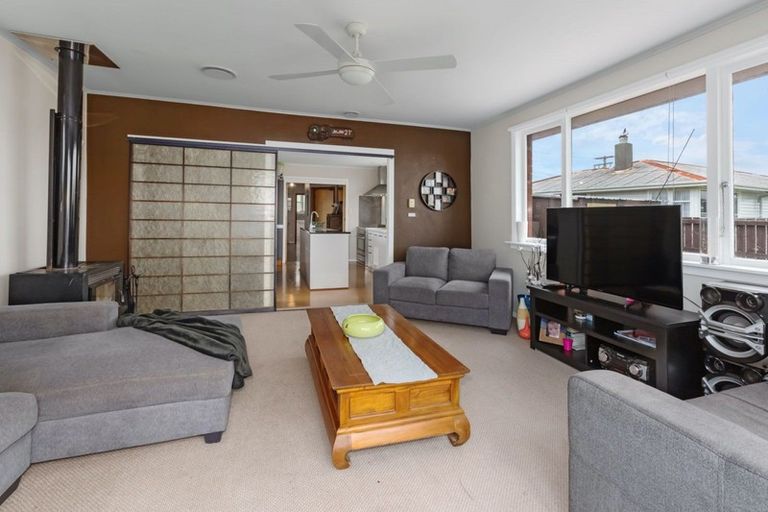 Photo of property in 33a Herewini Street, Titahi Bay, Porirua, 5022