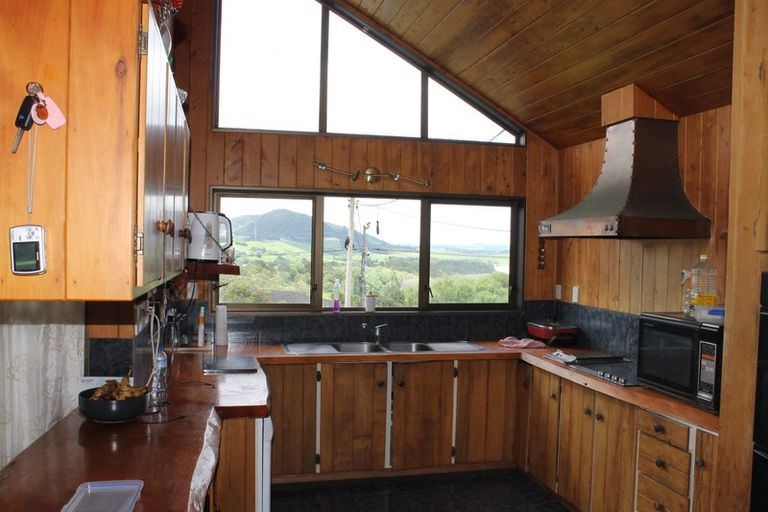 Photo of property in 37 Whaka Street, Maungaturoto, 0520