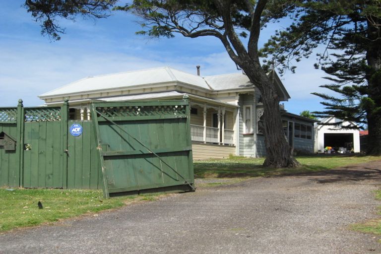 Photo of property in 128 Coronation Road, Mangere Bridge, Auckland, 2022