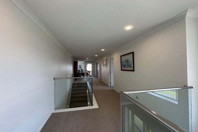 Photo of property in 1 Iwinuku Crescent, Wattle Downs, Auckland, 2103