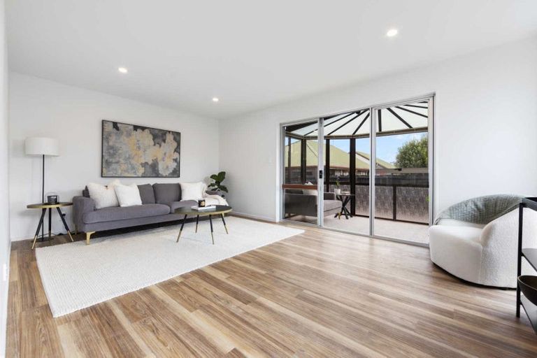 Photo of property in 1/40a Chipping Lane, Redwood, Christchurch, 8051