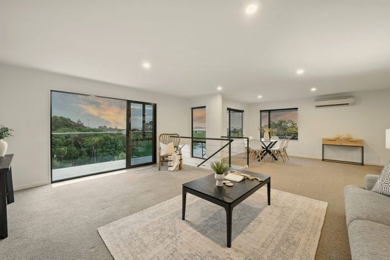 Photo of property in 122 Mccormacks Bay Road, Redcliffs, Christchurch, 8081
