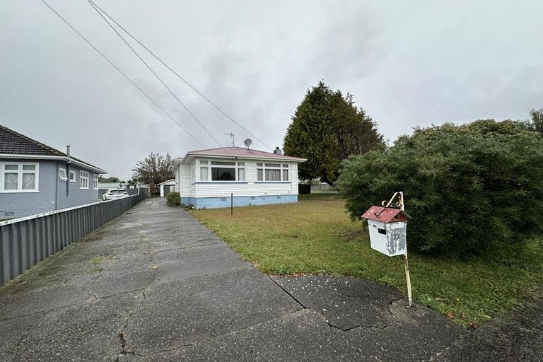 Photo of property in 72 Queenwood Road, Levin, 5510