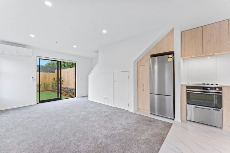 Photo of property in 11/10 Fathom Place, Te Atatu Peninsula, Auckland, 0610