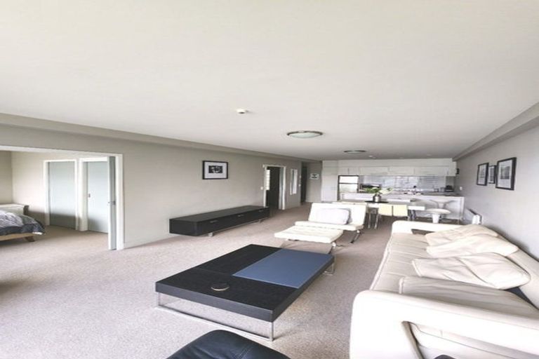 Photo of property in The Capital, 2/370 Oriental Parade, Oriental Bay, Wellington, 6011