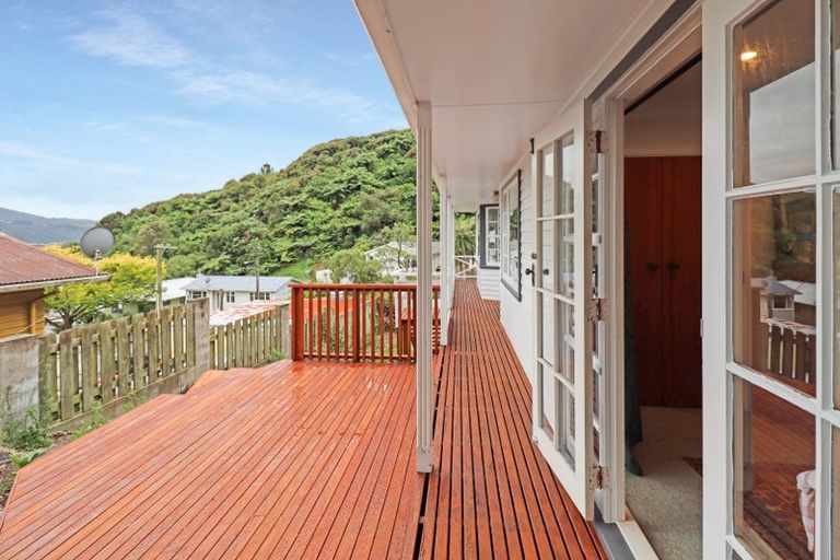 Photo of property in 17 Holmes Grove, Naenae, Lower Hutt, 5011