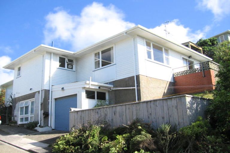 Photo of property in 2 Manitoba Place, Kingston, Wellington, 6021