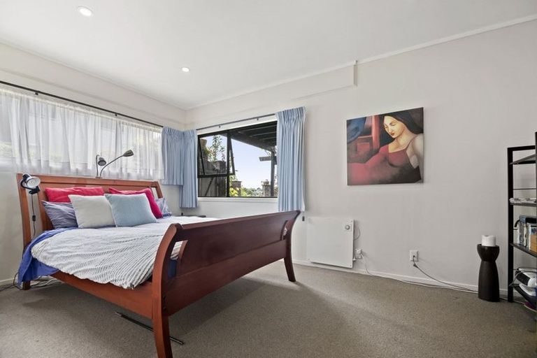 Photo of property in 40 Balmain Road, Chatswood, Auckland, 0626