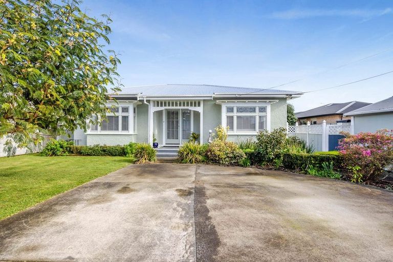 Photo of property in 17 Albion Street, Hawera, 4610