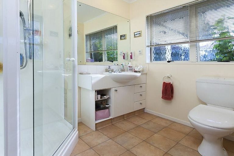 Photo of property in 1 Camerton Close, Northpark, Auckland, 2013