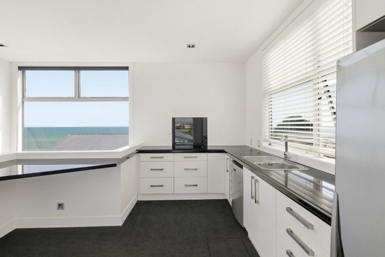 Photo of property in 31 Karewa Parade, Papamoa Beach, Papamoa, 3118