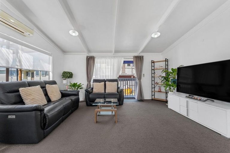 Photo of property in 4a Gallony Avenue, Massey, Auckland, 0614