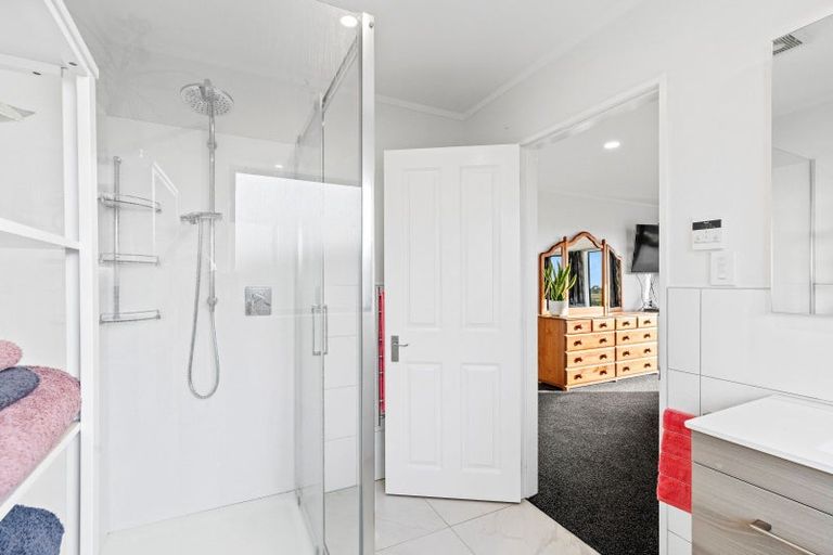 Photo of property in 55 Pukenamu Road, Te Horo, Otaki, 5581