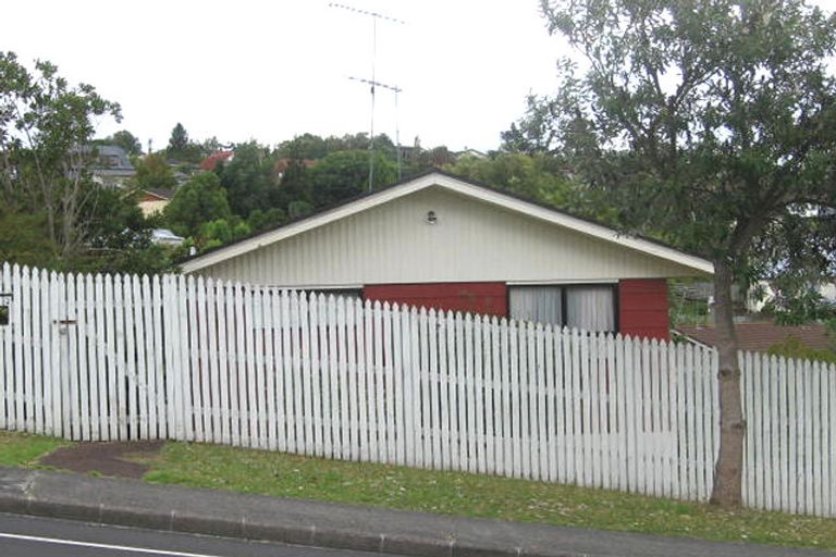 Photo of property in 22 Trias Road, Totara Vale, Auckland, 0629