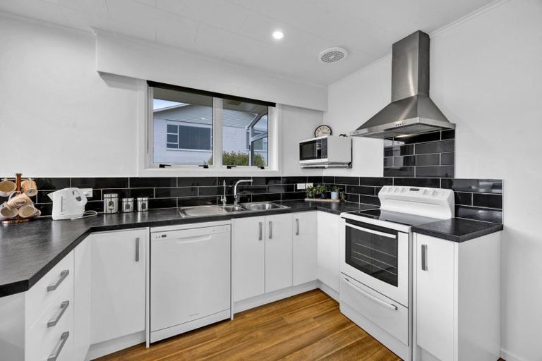 Photo of property in 9 Waimea Street, Westown, New Plymouth, 4310