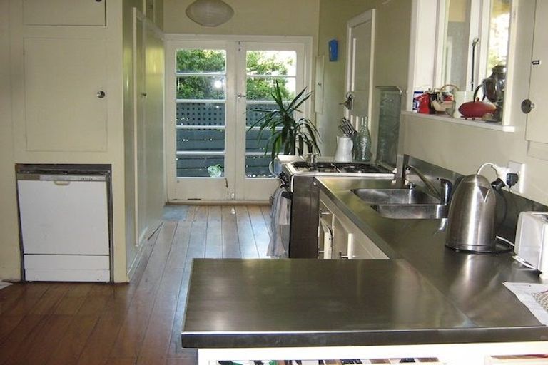 Photo of property in 18 Asquith Terrace, Brooklyn, Wellington, 6021