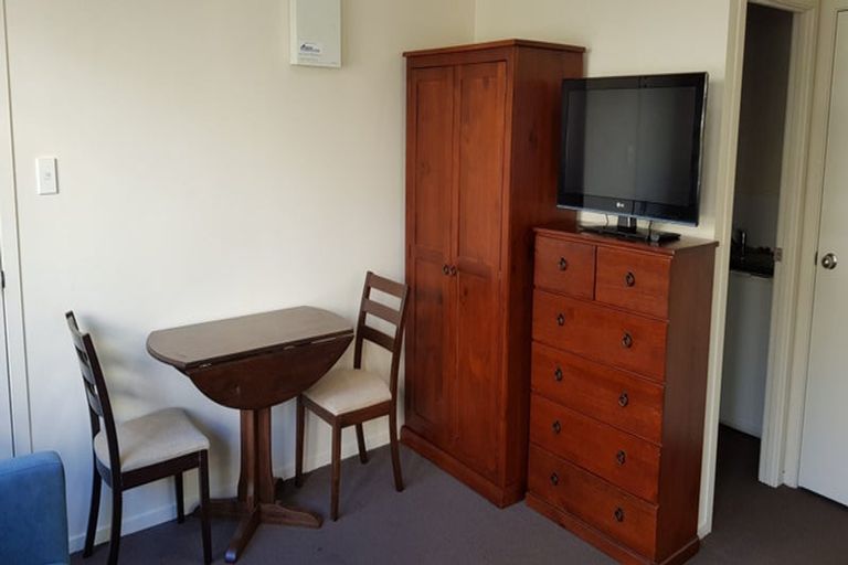 Photo of property in 8d Schnapper Rock Road, Schnapper Rock, Auckland, 0632