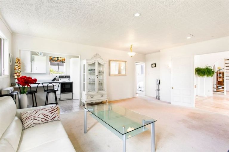 Photo of property in 11 Dawn Place, Te Atatu South, Auckland, 0610