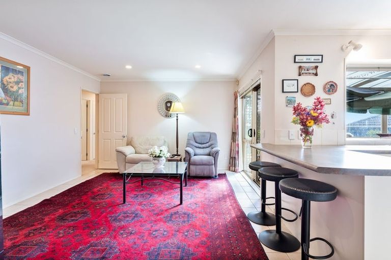 Photo of property in 5 Highfields Terrace, Henderson, Auckland, 0612