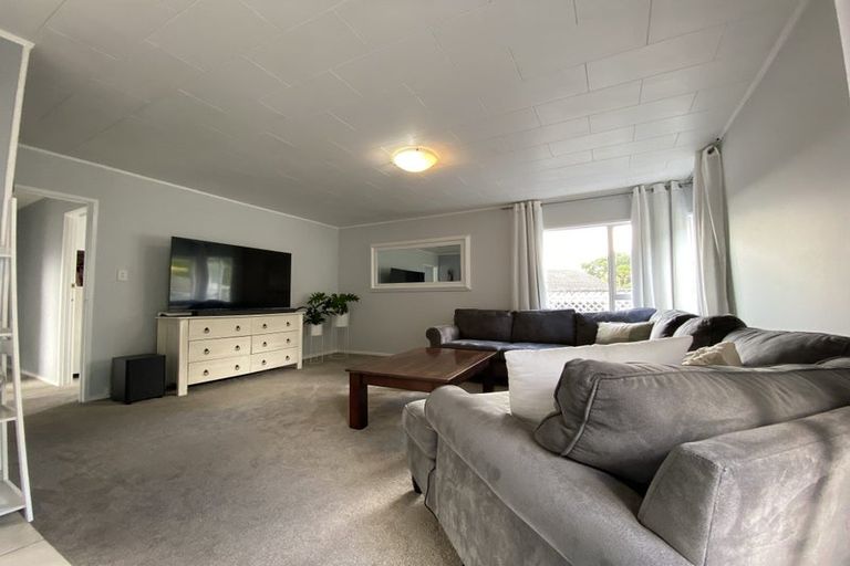 Photo of property in 36 Lavery Place, Sunnynook, Auckland, 0632
