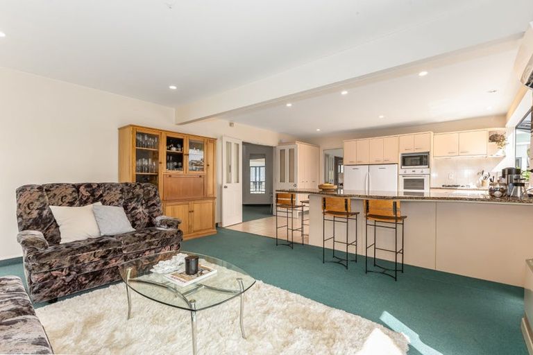 Photo of property in 31 Lanyon Place, Whitby, Porirua, 5024