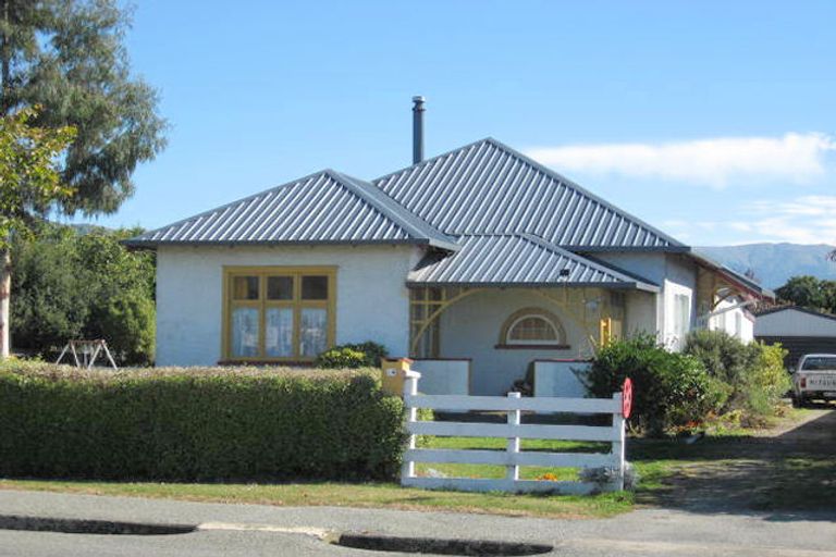 Photo of property in 84 Rhodes Street, Waimate, 7924