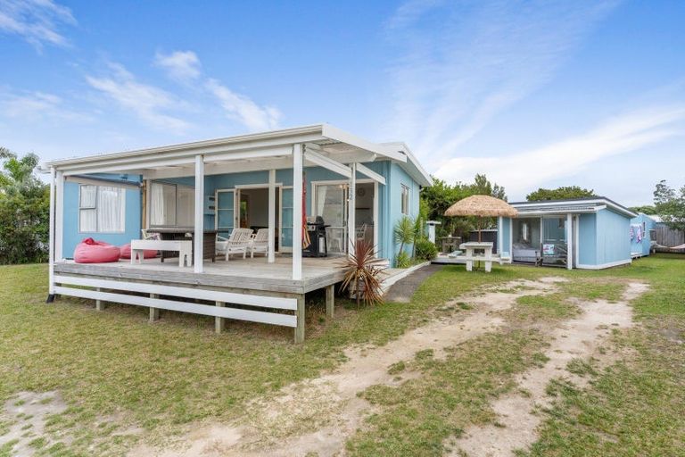 Photo of property in 132 Achilles Avenue, Whangamata, 3620