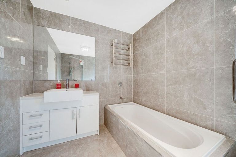 Photo of property in 6 Jammen Drive, Massey, Auckland, 0614