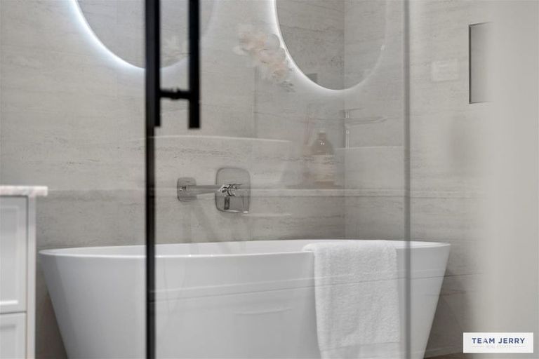 Photo of property in 37 Maungakaraka Road, Karaka, 2580