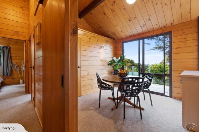 Photo of property in 52 Rauhuia Crescent, Parau, Auckland, 0604