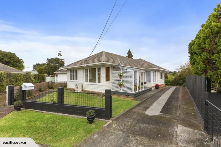 Photo of property in 5 Albert Pryor Avenue, Henderson, Auckland, 0612