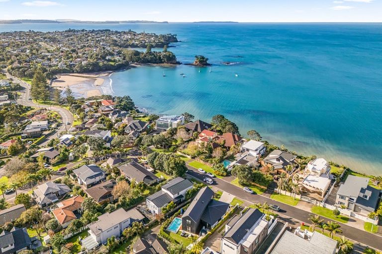 Photo of property in 11 Sharon Road, Waiake, Auckland, 0630