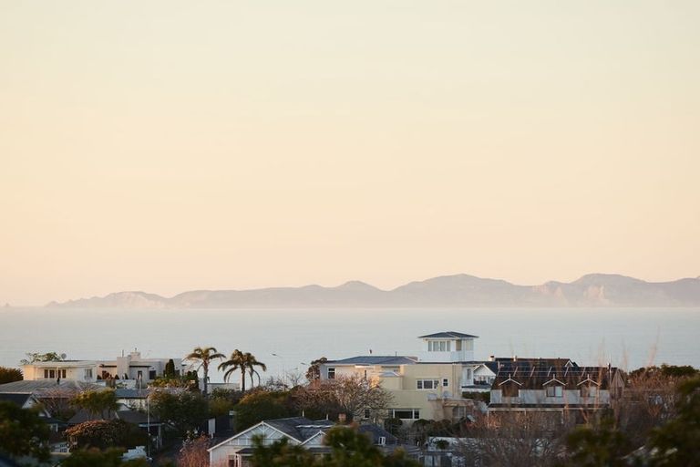 Photo of property in 10 Cobden Road, Bluff Hill, Napier, 4110