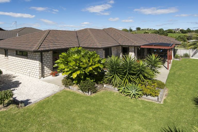 Photo of property in 8 Olive Close, Omokoroa, 3114