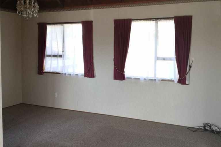 Photo of property in 34a Mark Edward Drive, Half Moon Bay, Auckland, 2012