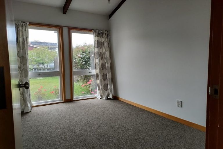 Photo of property in 1 Raekura Place, Redcliffs, Christchurch, 8081