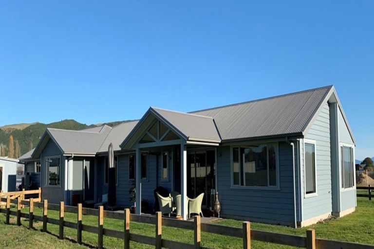 Photo of property in 46 Montgomery Crescent, Kinloch, Taupo, 3377