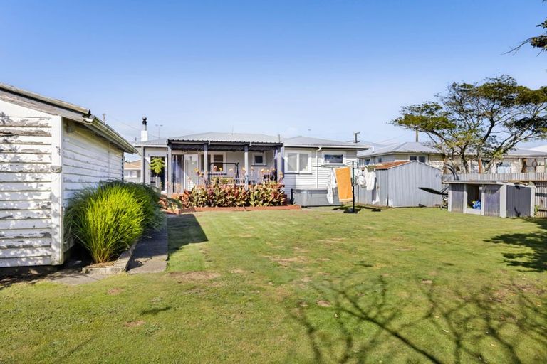 Photo of property in 8 Pacey Avenue, Hawera, 4610