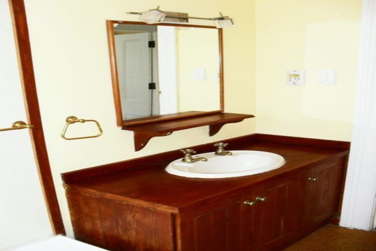 Photo of property in 216 Oriental Parade, Oriental Bay, Wellington, 6011