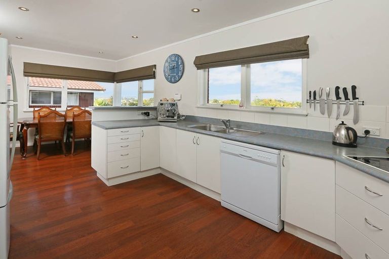 Photo of property in 14a Bridge Avenue, Te Atatu South, Auckland, 0610